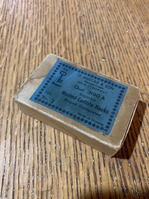 Mustad & Son Fish Hooks 100 count Vintage Box No. 2 Ringed Gold Plated, Made in Norway Number 3190 A
