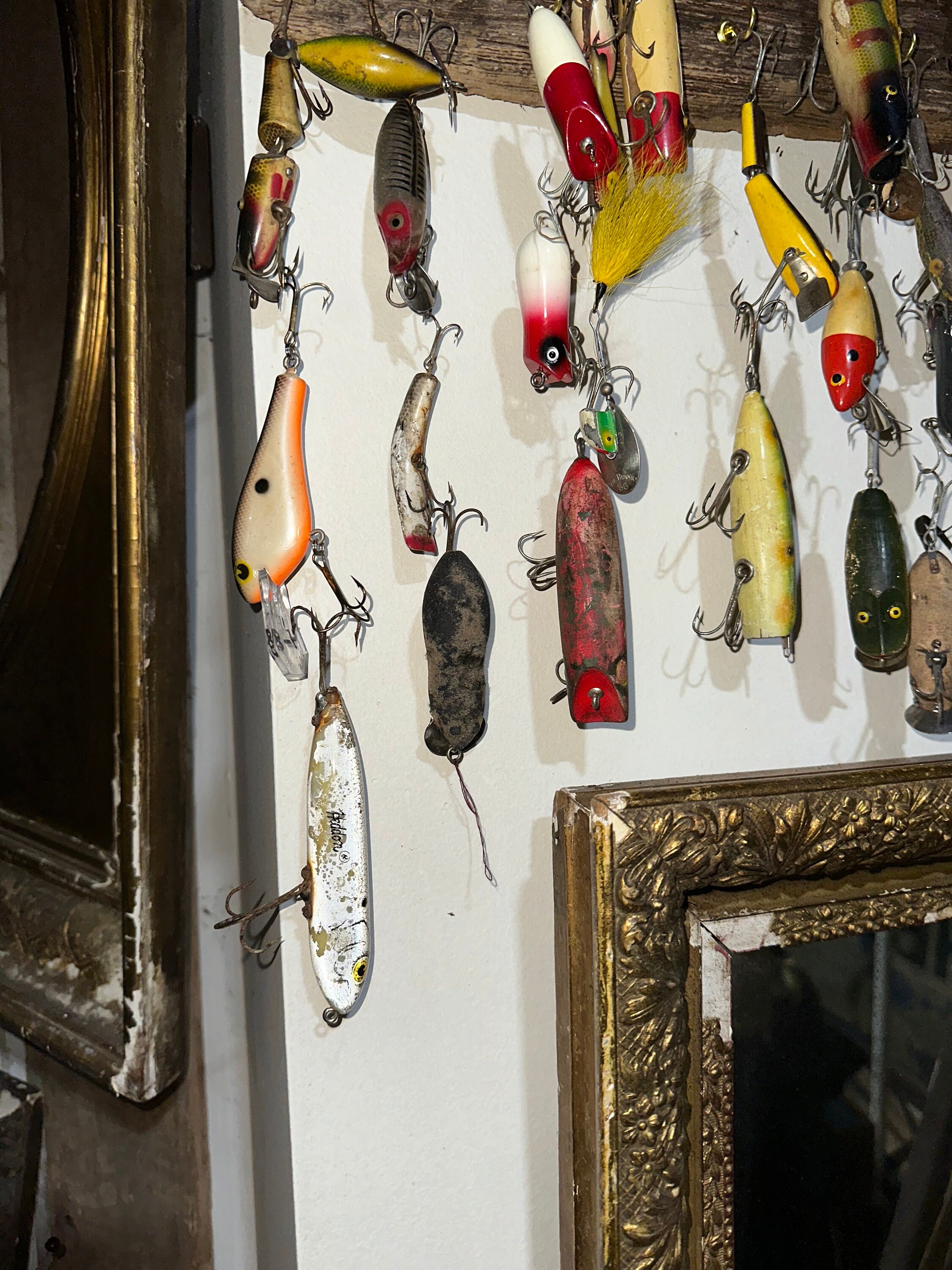 Fishing Lure collectibles 洋書 アンティーク ルアー Vintage Fishing Lure Estate Sale Finds - Do These Old Lures