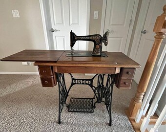 Singer Mfg Co Sewing Machine, table and stand, very solid, Great old time look, Just like grandma used, see shipping info in desc