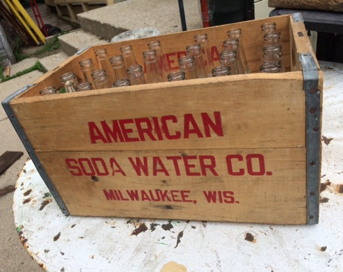 Vintage American Soda Water Co. MILWAUKEE, WIS Wood Crate Box, Made in