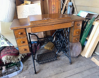 Singer Mfg Co Sewing Machine, table and stand, very solid, Great old time look, Just like grandma used, see shipping info in desc