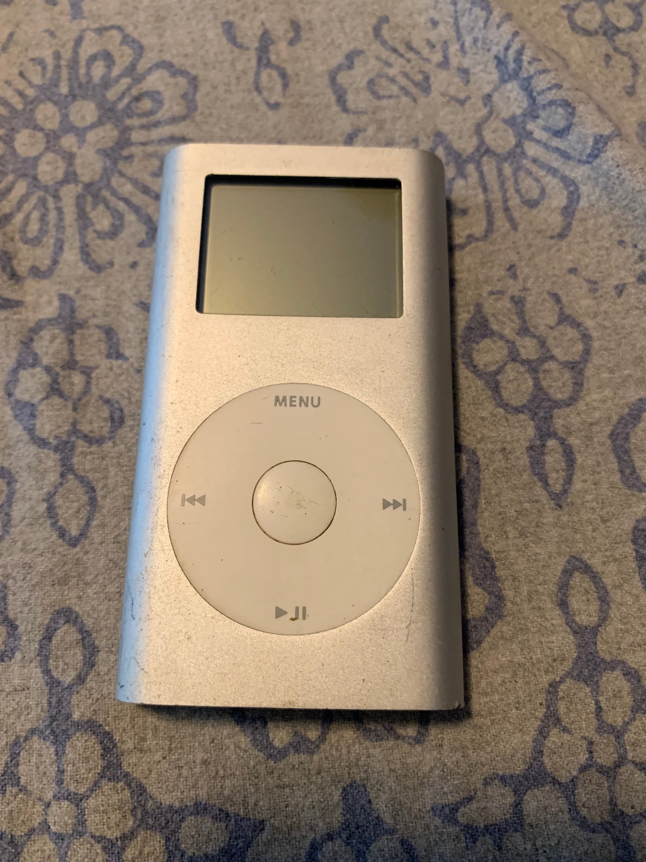 Genuine 4GB Apple Ipod Model# A1051 - Silver Tested