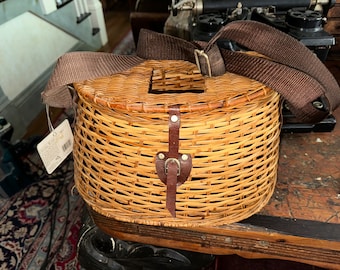 Vintage Fishing Creel Basket, Wicker Fly Fishing, Worn Leather Trim, Rustic  Lakehouse Cabin Decor 