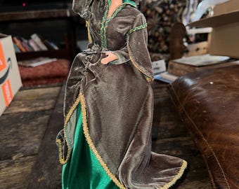 emerald green pakistani wedding dress Pakistani Bridal Lehnga in Emerald Green for Wedding Large