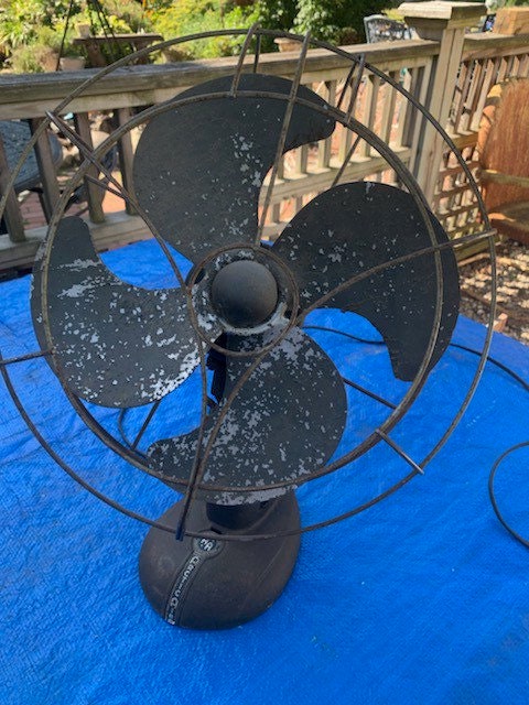 Antique Circa 1940 Arctic Aire Oscillating Model 1295, 12