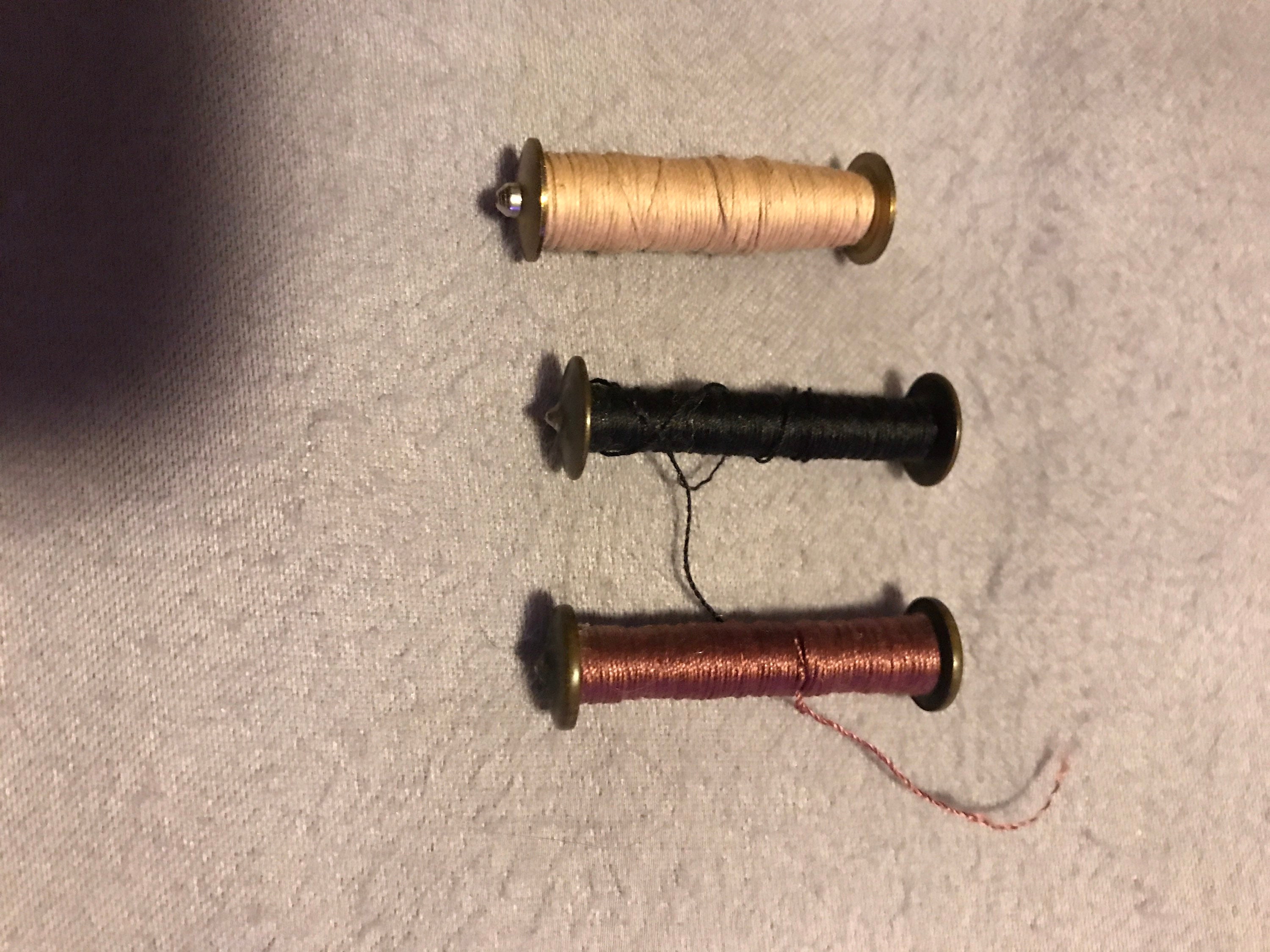 Two Vintage Treadle Sewing Machine Shuttle Bobbins 26mm 28mm Etsy