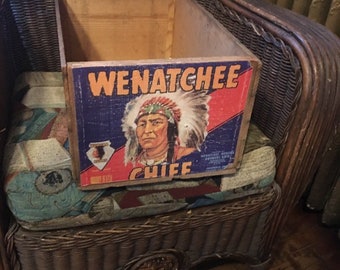 Wenatchee Chief Wenoka Apples Crate/Box, Wenatchee Wenoka Growers Ass'n, Washington, USA