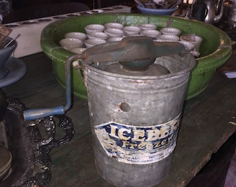 Antique IceBerg Freezer 2 Quart Hand Crank Ice Cream Maker