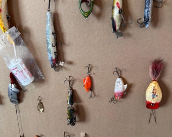 One Antique/Vintage Fishing Lure, Tackle, Gear, Freshwater, Saltwater, Fishing, Bait, listing is for one Lure only One Antique/Vintage Fishing Lure, Tackle, Gear, Freshwater, Saltwater, Fishing, Bait, listing is for one Lure only
