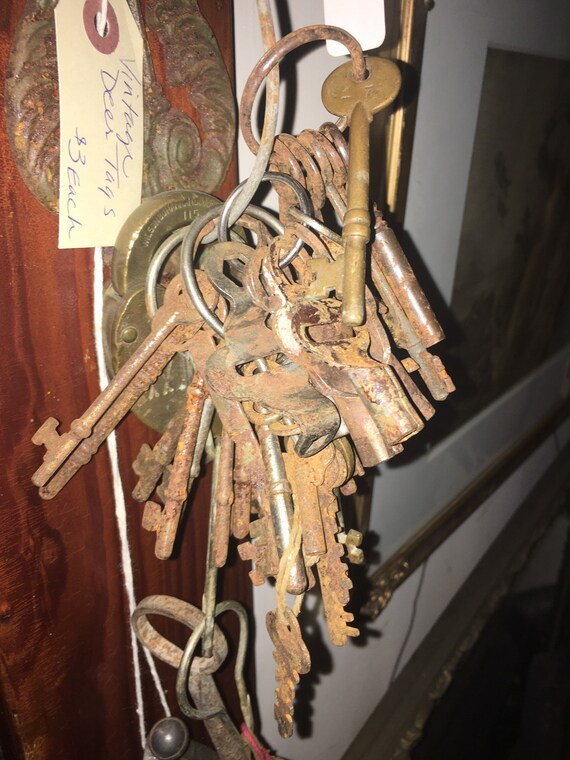 Set of 10 Antique Rusty Keys, Various Types/Style… - image 9