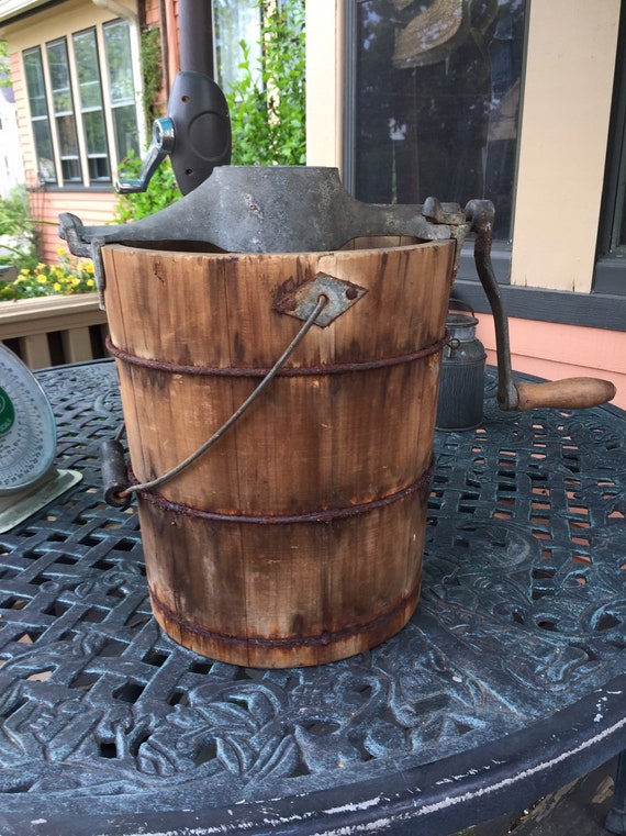 6 qt Country Ice Cream Maker - Classic Wooden Tub - Hand Crank