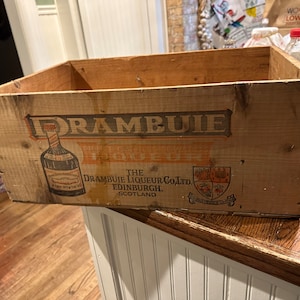 Vintage Drambuie Liqueur Co. Crate From Edinburgil Scotland, Great Shape, Extra Colorful, listing for one only