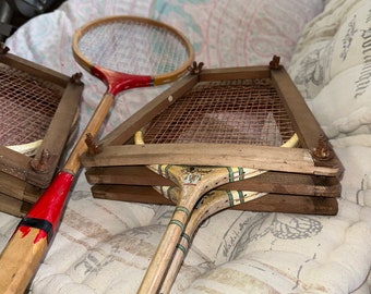 Paire d'anciennes raquettes de badminton Aéroplane - bois et Paire d'anciennes raquettes de badminton Aéroplane - bois et