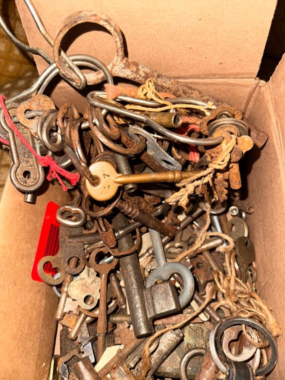 Set of 10 Antique Rusty Keys, Various Types/Style… - image 10