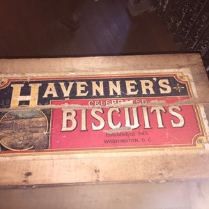 Antique Havenners Biscuit Crate "Celebrated Bisquits" Great Crate with Lid and Several Labels, Washington DC 1815, 22"x14"x9"