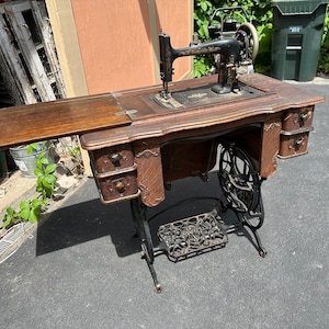 Antique Domestic Sewing Machine, Complete , see shipping details in description, Approximately 28”T, 21”W 16”D