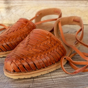 Damen LEDER geschlossene Zehe Schnürung flache huarache MEXIKANISCHEN SANDALEN