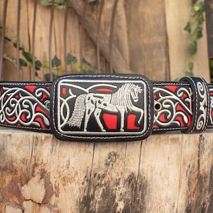 CUERO OCCIDENTAL para HOMBREorse Caballo bordado cinturón de cuero negro y rojo