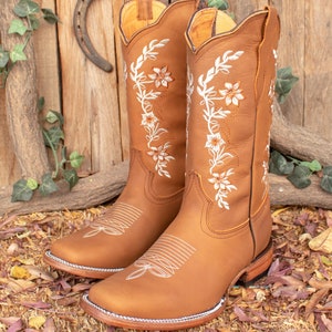 WOMENS COWGIRL cowboy square toe leather flower embroidered BOOTS with side zipper