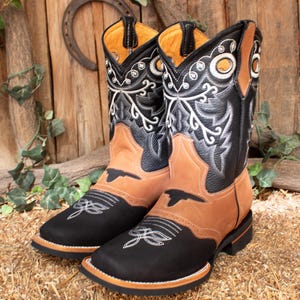 MENS Authentic LEATHER COWBOY Bull Head Toro Print 2 Tone  display picture 2