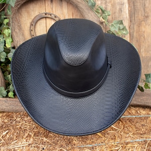 Zwarte imitatieleren westerncowboyhoed met SLANGENPRINT