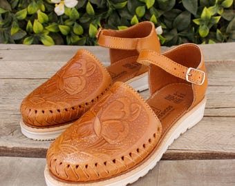 Womens BUTTERFLY STAMPED E WIDE leather shoe huarache mexican sandals