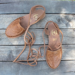 Womens LEATHER Tan closed toe lace up Rose stamped huarache MEXICAN SANDALS