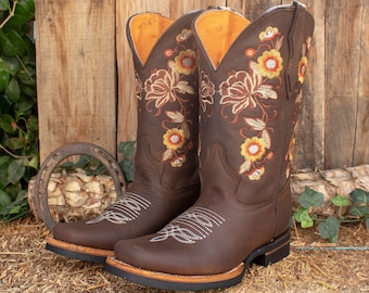 WOMENS Cowgirl WIDE CALF cowboy square toe leather floral embroidered boots