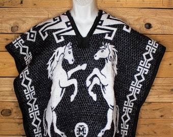 Poncho rebozo mexicano reversible de dos lados para niños y jóvenes, estilo occidental, con diseño de caballo y herradura.