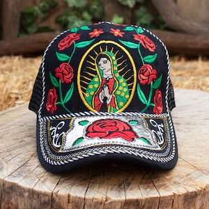 Gorra de camionero ajustable con bordado de rosa roja de la Virgen María y parche de pelo de vaca unisex para hombre y mujer