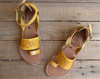 WOMENS OPEN TOE loop Yellow leather stamped huaraches sandals