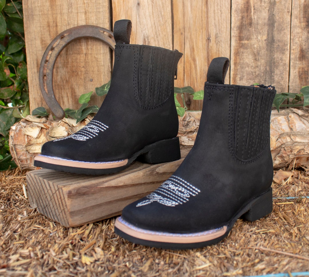 靴 VTMNTS 22AW ANKLE COWBOY Boots Buy VTMNTS men black leather cowboy ankle boots for $740