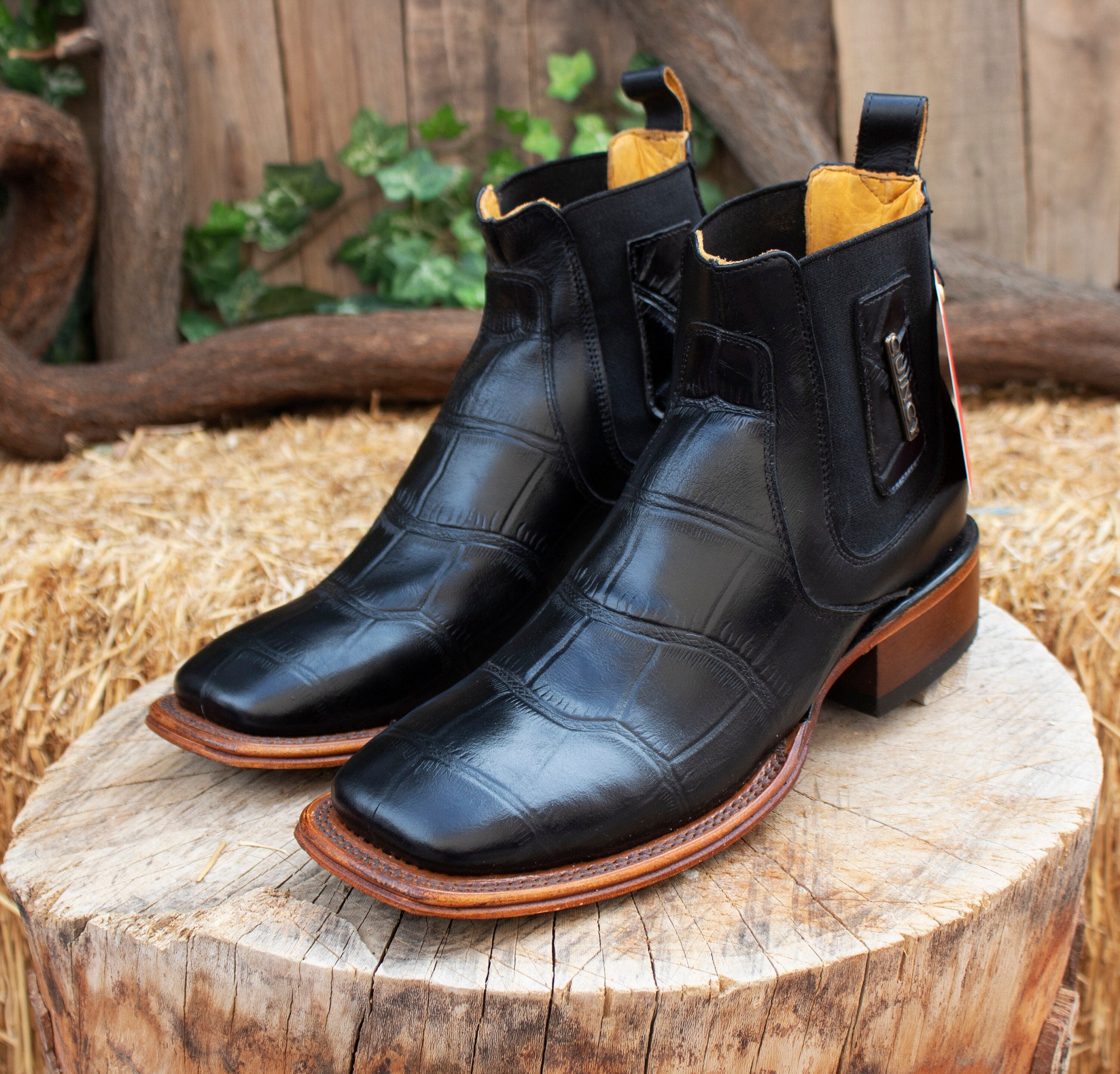 10 Unique Wedding Boot Ideas for Grooms