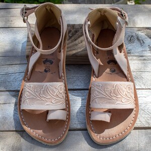 WOMENS OPEN TOE loop leather stamped huaraches sandals