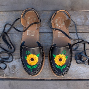 Womens LEDER Sonnenblume bestickte Schnürschuhe flach huarache MEXIKANISCHE SANDALEN