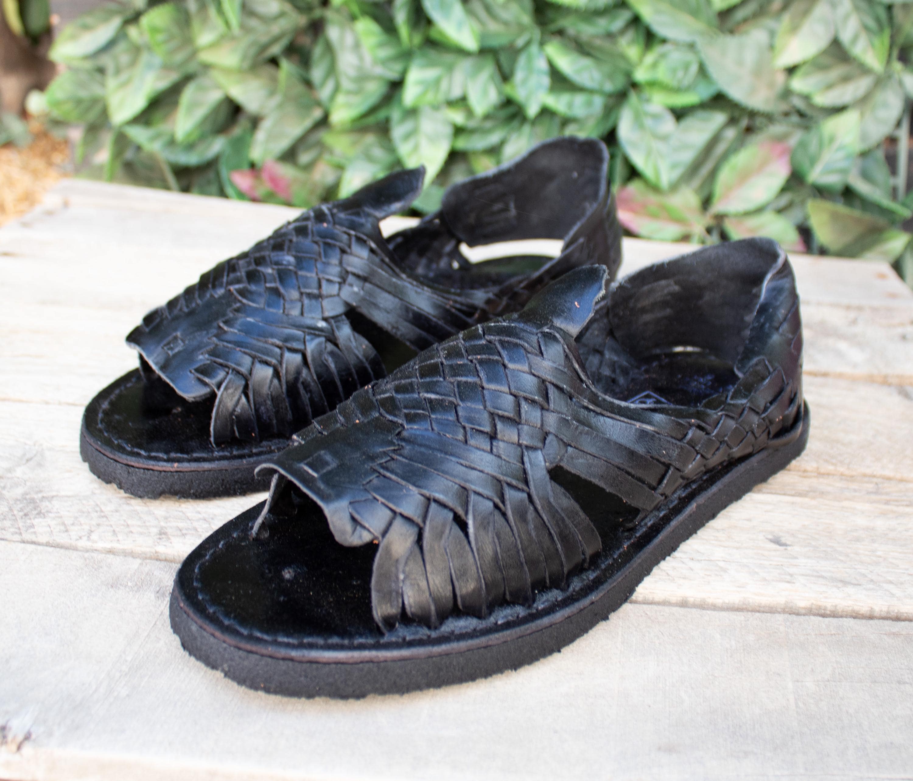 靴 ITALIAN LEATHER HURACHE SANDALS BLACK MENS LEATHER HUARACHE Black Sandals Made in Mexico With Tire Sole