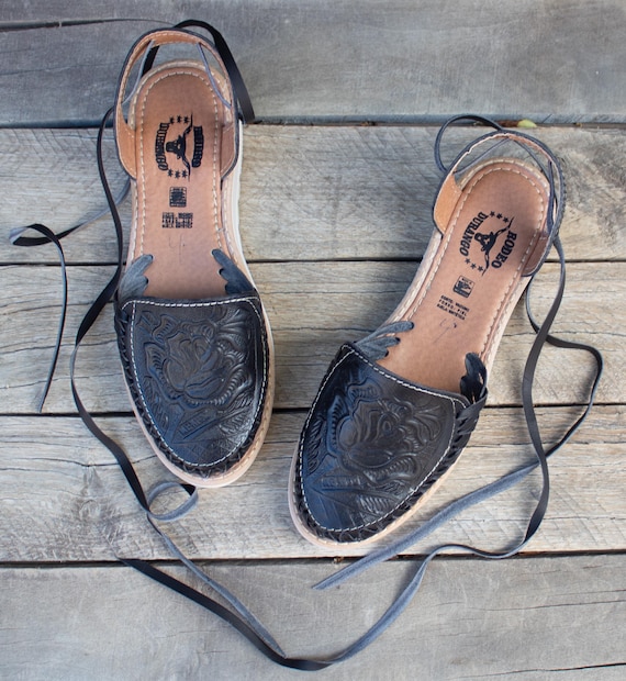 Womens LEATHER Black Closed Toe Lace up Rose Stamped Huarache