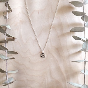 Zierliche Sterling Silber kleine Frieden Zeichen Charm Halskette, Anhänger Halskette