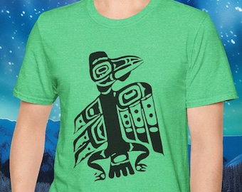 Camicia Raven ispirata all'esposizione settentrionale, corvo Tlingit, regalo di esposizione settentrionale, maglietta di Natale, Cicely Alaska, colori Heather