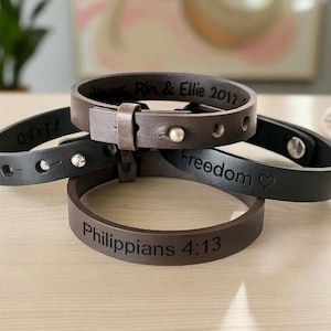 Pulseira de couro personalizada e ajustável gravada, pulseira de 9 mm com texto oculto personalizado, acessórios masculinos artesanais de flor integral