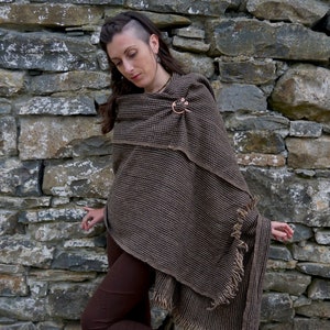 UISNEACH BROOCH & SHAWL | Handwoven Wool Blend Shawl and Brooch, Wrap Large Warm Scarf, Outlander Rustic Shawl, Pin Brooch, Wool Throw.