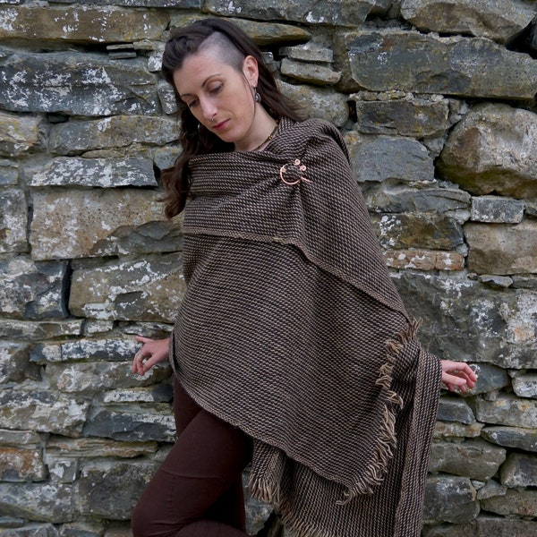 BROCHE ET CHÂLE UISNEACH | Châle et broche en laine mélangée tissés à la main, grande écharpe chaude Wrap, châle rustique Outlander, broche, jeté en laine.