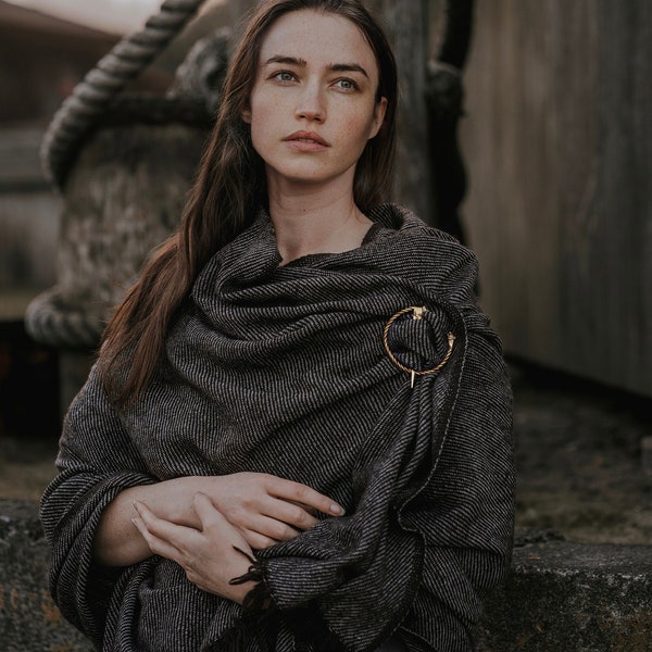 WOLF BROOCH & SHAWL | Handwoven Wrap Shawl and Brooch, Wool Poncho, Outlander Shawl, Oversized Scarf, Wool Shawl, Rustic Blanket, Viking.