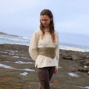 CEINTURE VERTE FERN | Ceinture corset en tweed, ceinture superposée, ceinture celtique, ceinture païenne, mori-kei, coset sous la poitrine, ceinture Renaissance, médiévale.