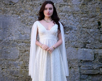 ROBE DE MARIÉE BLAITHIN | Robe de mariée avec cape, robe de mariée de conte de fées, robe de mariée à manches, robe de mariée celtique, robe de mariée elfique