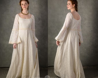 Robe de mariée BOHO LACE BÉBHINN | Robe de mariée à épaules dénudées, robes sur mesure, robe de mariée bohème, fusion celtique.