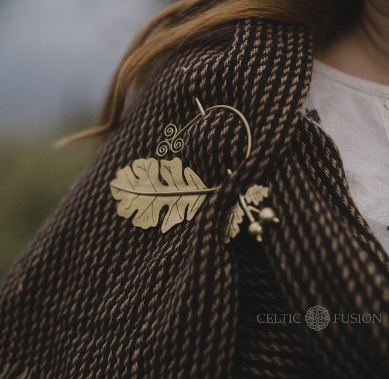 BROCHE FEUILLE DE CHÊNE Broche en laiton, broche celtique, épingle à cheveux, épingle à chapeau, broche châle, épingle à foulard, accessoire celtique, broche viking, bijoux, cadeau image 1