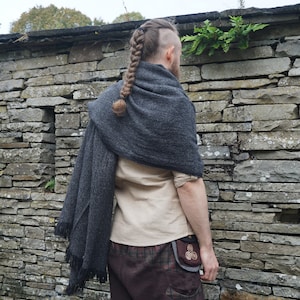 WOLF BROOCH & SHAWL Handwoven Wool Shawl and Brooch, Viking Shawl and Pin, Celtic Shawl and Pin, Larp Shawl and Brooch, Vikings, Hipster image 3