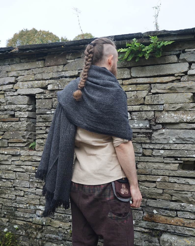 WOLF BROOCH & SHAWL Handwoven Wool Shawl and Brooch, Viking Shawl and Pin, Celtic Shawl and Pin, Larp Shawl and Brooch, Vikings, Hipster image 3