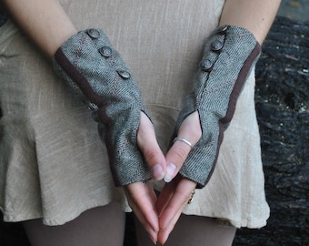 FERN TWEED GLOVES | Fingerless Gloves, Wrist Warmers, Green Gloves, Tweed, Rustic, Brass Buttons, Folk, Celtic, Celt, Hand Warmers.